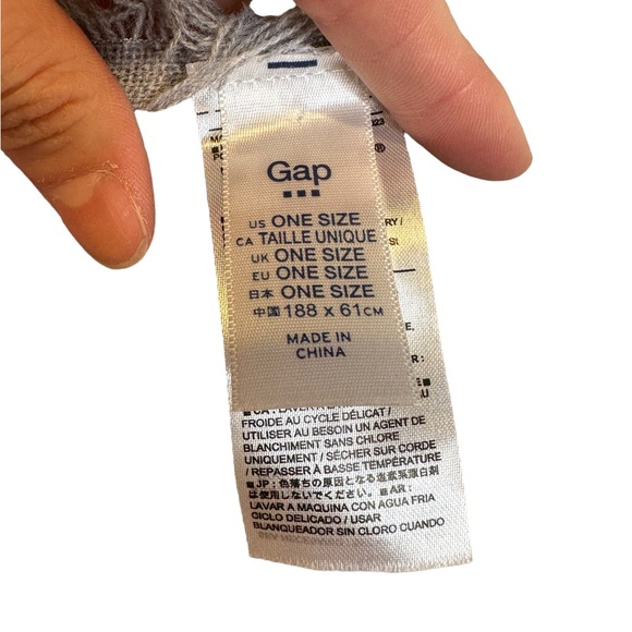 Gap Scarf Womens Fringe Soft wrap Knit Striped Gray White - Picture 5 of 7